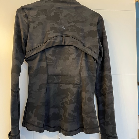 Size 10 army zip up Lululemon scuba sweater - Picture 4 of 4